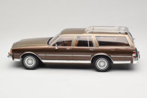 Chevrolet Caprice Estate Wagon Beige MCG 1:18 MCG18476 Diecast — photo 3 of 6