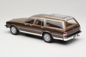 Chevrolet Caprice Estate Wagon Beige MCG 1:18 MCG18476 Diecast — photo 5 of 6