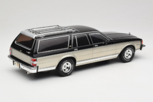 Chevrolet Caprice Estate Wagon Silver & Grey MCG 1:18 MCG18478 Diecast — photo 2 of 6