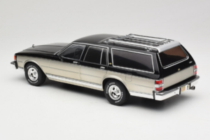 Chevrolet Caprice Estate Wagon Silver & Grey MCG 1:18 MCG18478 Diecast — photo 5 of 6