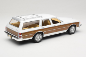 Chevrolet Caprice Estate Wagon White MCG 1:18 MCG18475 Diecast — photo 2 of 6