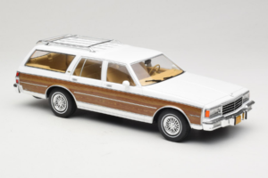 Chevrolet Caprice Estate Wagon White MCG 1:18 MCG18475 Diecast — photo 4 of 6