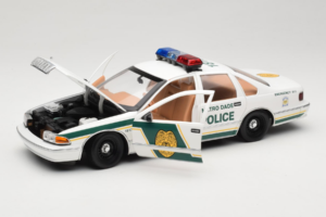 Chevrolet Caprice Metro Dade Police UT Models 1:18 21024 Diecast — photo 2 of 8