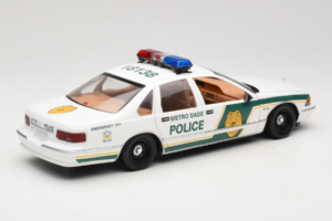 Chevrolet Caprice Metro Dade Police UT Models 1:18 21024 Diecast — photo 3 of 8