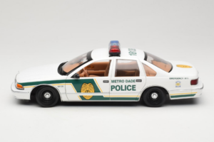 Chevrolet Caprice Metro Dade Police UT Models 1:18 21024 Diecast — photo 4 of 8
