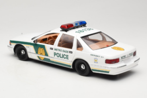 Chevrolet Caprice Metro Dade Police UT Models 1:18 21024 Diecast — photo 7 of 8