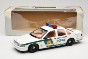 Chevrolet Caprice Metro Dade Police UT Models 1:18 21024 Diecast — photo 8 of 8