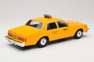 Chevrolet Caprice Yellow Taxi MCG 1:18 MCG18038 Diecast — photo 2 of 6