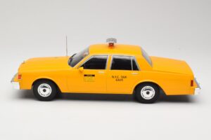 Chevrolet Caprice Yellow Taxi MCG 1:18 MCG18038 Diecast — photo 3 of 6