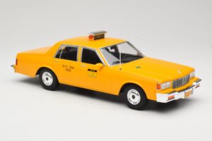 Chevrolet Caprice Yellow Taxi MCG 1:18 MCG18038 Diecast — photo 4 of 6