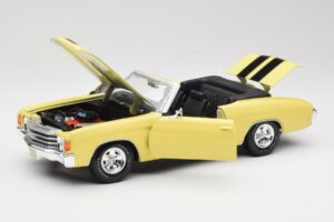 Chevrolet Chevelle SS 454 Yellow Maisto 1:18 531890 Diecast — photo 2 of 8