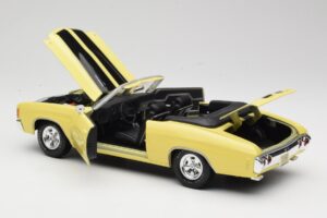 Chevrolet Chevelle SS 454 Yellow Maisto 1:18 531890 Diecast — photo 5 of 8