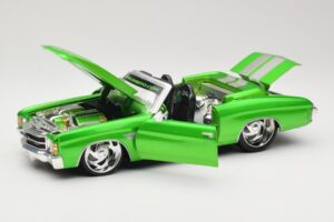 Chevrolet Chevelle SS Convertible Green Maisto 1:18 31099 Diecast — photo 2 of 8