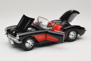 Chevrolet Corvette C1 Black & Red Bburago 1:18 3034-M1 Diecast — photo 2 of 8