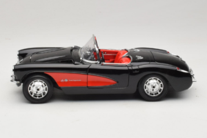 Chevrolet Corvette C1 Black & Red Bburago 1:18 3034-M1 Diecast — photo 4 of 8