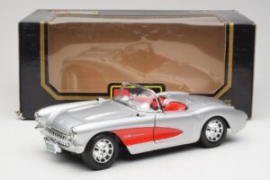Chevrolet Corvette C1 Silver & Red Bburago 1:18 3024-M1 Diecast — photo 8 of 8
