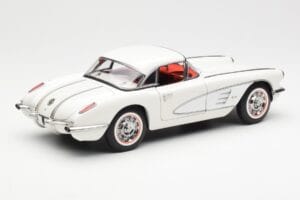 Chevrolet Corvette C1 Spider Hard Top Snowcrest White AUTOart 1:18 71147 Diecast — photo 3 of 8