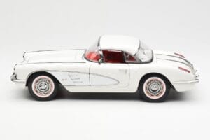 Chevrolet Corvette C1 Spider Hard Top Snowcrest White AUTOart 1:18 71147 Diecast — photo 4 of 8