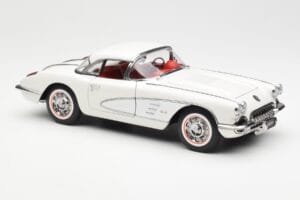 Chevrolet Corvette C1 Spider Hard Top Snowcrest White AUTOart 1:18 71147 Diecast — photo 6 of 8