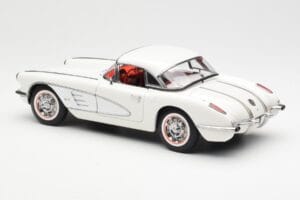 Chevrolet Corvette C1 Spider Hard Top Snowcrest White AUTOart 1:18 71147 Diecast — photo 7 of 8