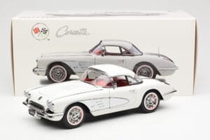 Chevrolet Corvette C1 Spider Hard Top Snowcrest White AUTOart 1:18 71147 Diecast — photo 8 of 8