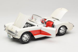 Chevrolet Corvette C1 White & Red Bburago 1:18 3024-M3 Diecast — photo 2 of 8