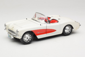 Chevrolet Corvette C1 White & Red Bburago 1:18 3024-M3 Diecast