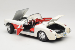 Chevrolet Corvette C1 White & Red Bburago 1:18 3024-M3 Diecast — photo 5 of 8
