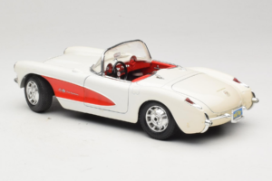 Chevrolet Corvette C1 White & Red Bburago 1:18 3024-M3 Diecast — photo 7 of 8