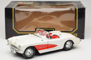 Chevrolet Corvette C1 White & Red Bburago 1:18 3024-M3 Diecast — photo 8 of 8