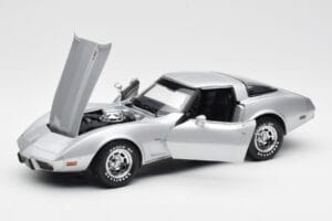 Chevrolet Corvette C3 Silver UT Models 1:18 21072 Diecast — photo 2 of 8