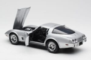 Chevrolet Corvette C3 Silver UT Models 1:18 21072 Diecast — photo 5 of 8
