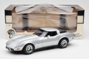 Chevrolet Corvette C3 Silver UT Models 1:18 21072 Diecast — photo 8 of 8