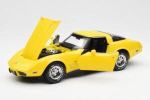 Chevrolet Corvette C3 Yellow UT Models 1:18 21074 Diecast — photo 2 of 8