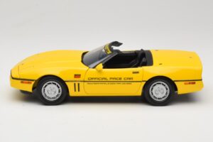 Chevrolet Corvette C4 Indianapolis 500 Pace Car Yellow Greenlight 1:18 11801-06 Diecast — photo 4 of 8