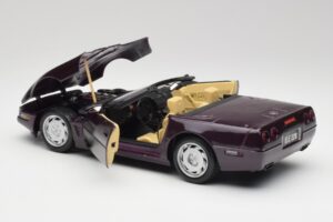 Chevrolet Corvette C4 LT4 Convertible Purple Metallic Maisto 1:18 50277 Diecast — photo 5 of 8
