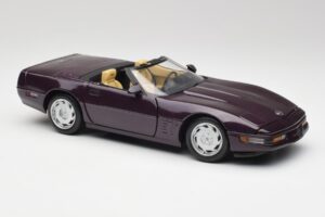 Chevrolet Corvette C4 LT4 Convertible Purple Metallic Maisto 1:18 50277 Diecast — photo 6 of 8