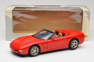 Chevrolet Corvette C5 Convertible Red UT Models 1:18 21006 Diecast — photo 8 of 8