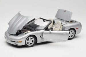Chevrolet Corvette C5 Convertible Silver Maisto 1:18 50317 Diecast — photo 2 of 8