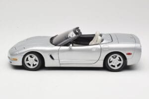 Chevrolet Corvette C5 Convertible Silver Maisto 1:18 50317 Diecast — photo 4 of 8