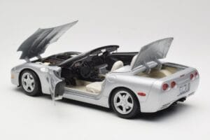 Chevrolet Corvette C5 Convertible Silver Maisto 1:18 50317 Diecast — photo 5 of 8