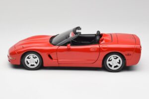 Chevrolet Corvette C5 Convertible Torch Red Maisto 1:18 50318 Diecast — photo 4 of 8