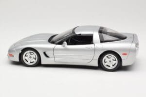 Chevrolet Corvette C5 Silver Bburago 1:18 3056 Diecast — photo 4 of 8