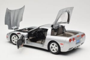 Chevrolet Corvette C5 Silver Bburago 1:18 3056 Diecast — photo 5 of 8