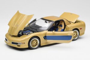 Chevrolet Corvette C5 Guldstrand Signature Edition Gold Maisto 1:18 31657 Diecast — photo 2 of 8
