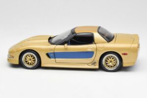 Chevrolet Corvette C5 Guldstrand Signature Edition Gold Maisto 1:18 31657 Diecast — photo 4 of 8