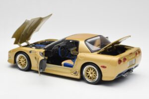 Chevrolet Corvette C5 Guldstrand Signature Edition Gold Maisto 1:18 31657 Diecast — photo 5 of 8