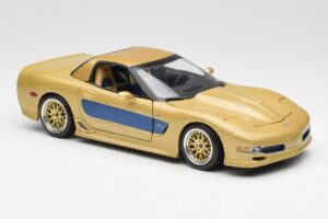 Chevrolet Corvette C5 Guldstrand Signature Edition Gold Maisto 1:18 31657 Diecast — photo 6 of 8