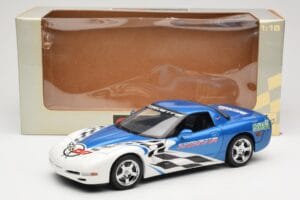 Chevrolet Corvette C5 Pace Car Rolex 24 at Daytona 1999 UT Models 1:18 39944 Diecast — photo 8 of 8