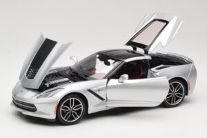 Chevrolet Corvette C7 Silver Maisto 1:18 38132 Diecast — photo 2 of 8